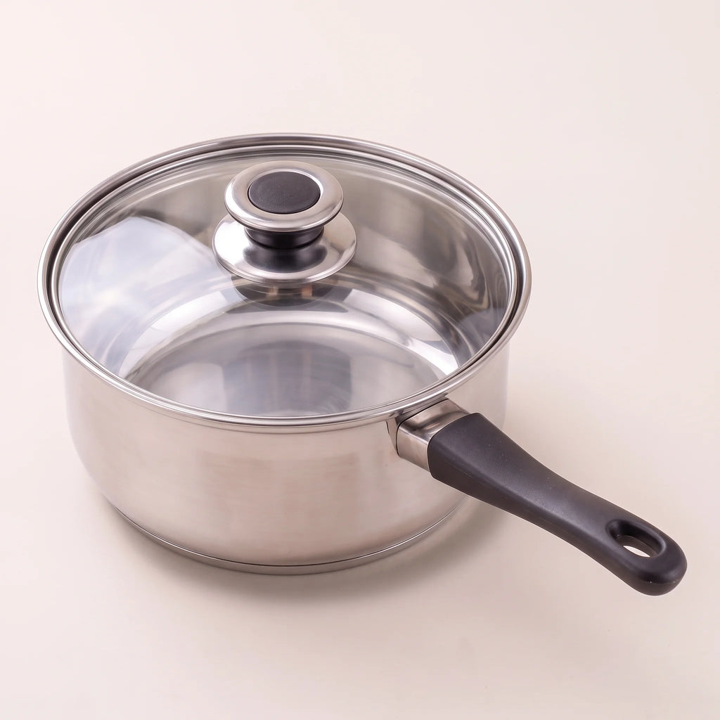 Casserole à manche long de la batterie 12 pièces, couvercle posé